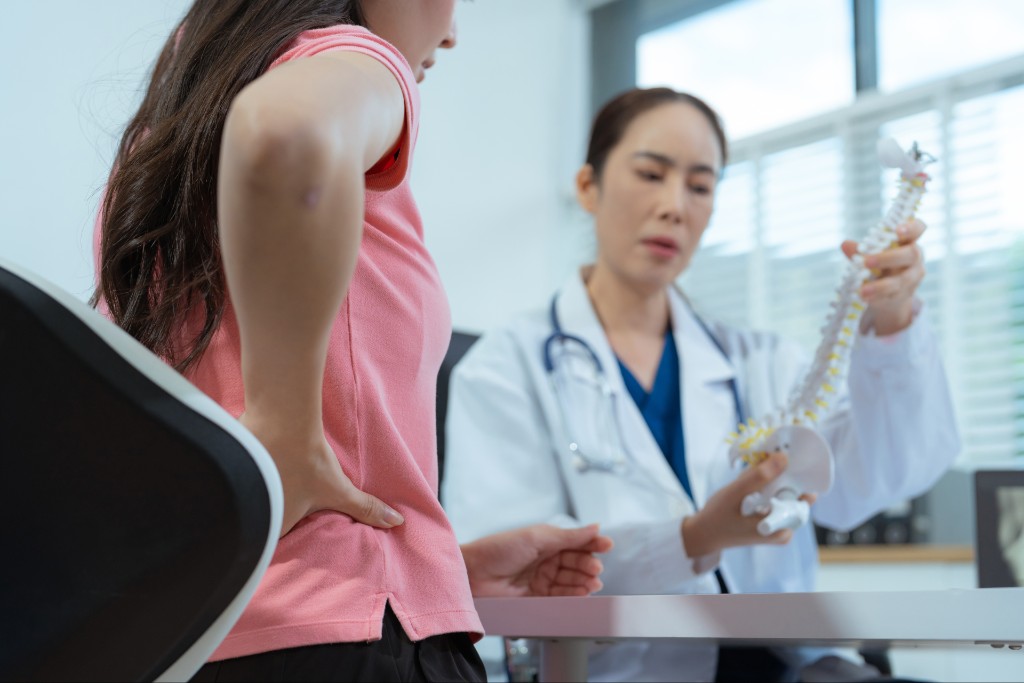How AICA Atlanta Diagnoses Spondylolisthesis